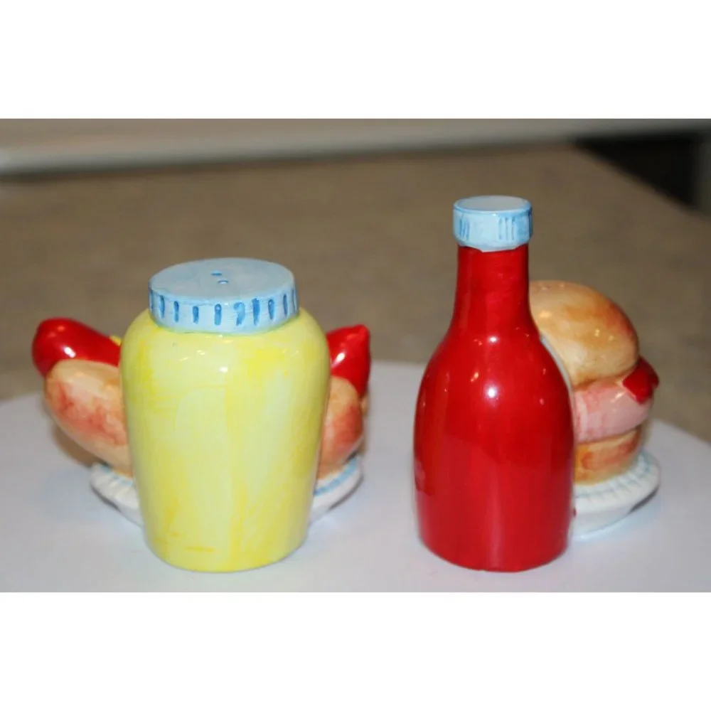 Salt & Pepper Shakers - Hamburger w/Ketchup and Hot Dog w/Mustard Large.